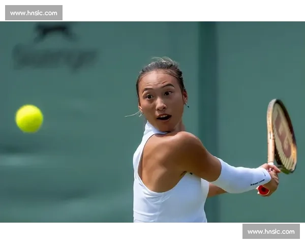 郑钦文鏖战温网！两升水饮尽追平，对手疑似爆粗引争议