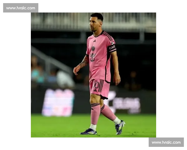 阿迪达斯 “霓虹流光” F50 战靴震撼发布，致敬传奇梅西！